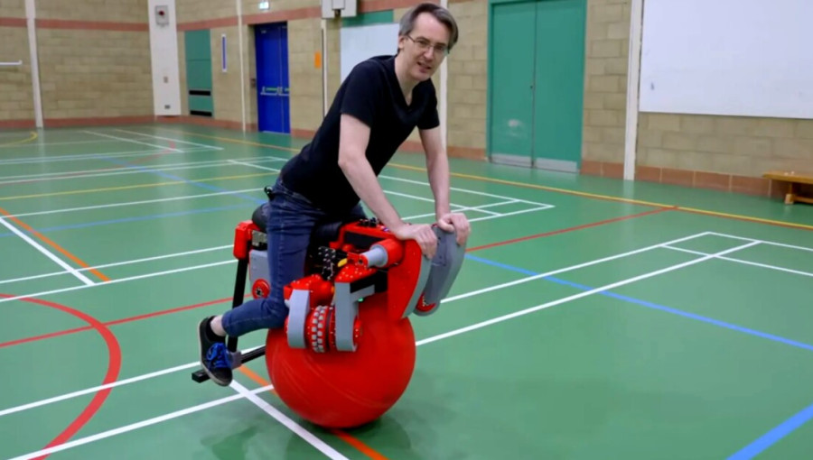 British Inventor Unveils Self Balancing Single Sphere Motorcycle