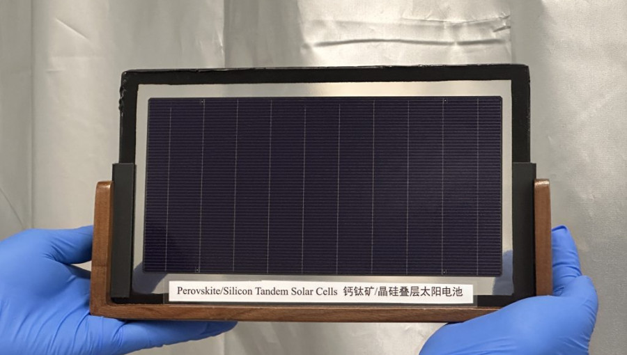 New Indium Free Tandem Solar Cells Break Efficiency Records