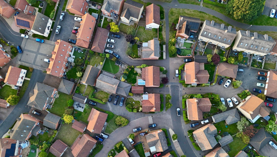UK Retailers Launch Plug In Solar Systems For Households